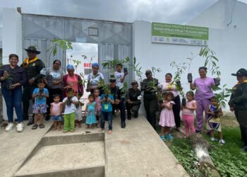 La Policía Nacional conmemoró a nivel nacional “Día del árbol con un Siembratón”