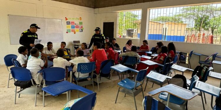 La Policía Fiscal y Aduanera fortalece el respeto por los Derechos Humanos en Riohacha a través de los ‘Semilleros de la Legalidad’