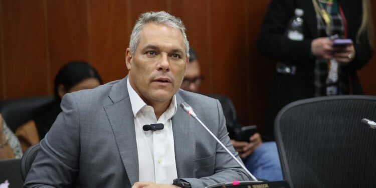 Congreso eleva alarmas por inminente crisis energética en la Costa Caribe