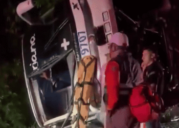 Bus que cubría la ruta Cúcuta – Cali se volcó en el norte del Tolima: tres muertos y varios heridos