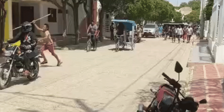 Disturbios en mercado de Uribia durante recuperación de espacio público