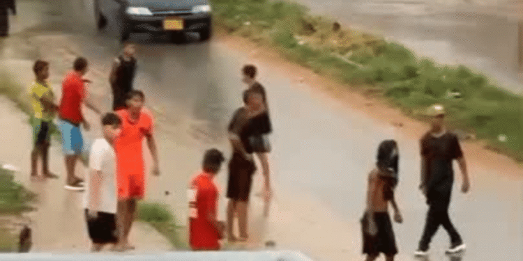 Vecinos de la comuna 10 de Riohacha denuncian actos vandálicos protagonizados por jóvenes tras lluvias