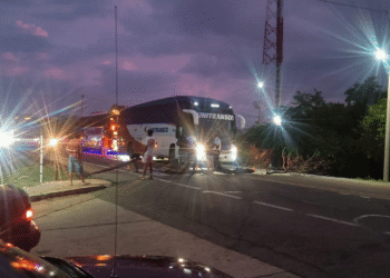 Comunidad wayuú bloquea vía Riohacha–Maicao por incumplimiento de Exelpa