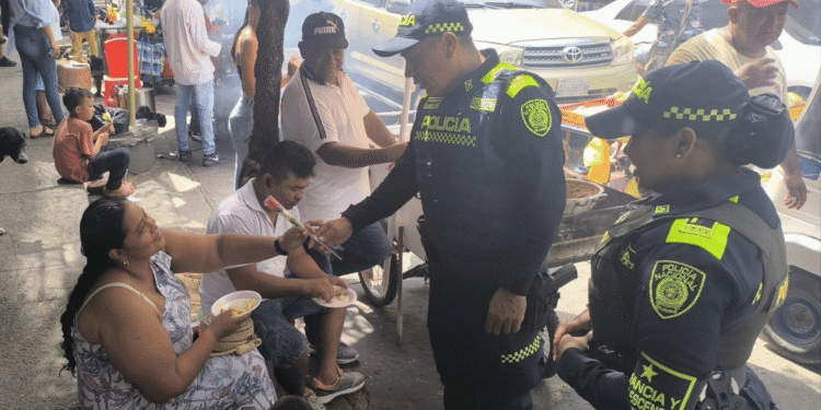 Policía Nacional conmemora el Día de las Madres en Maicao con jornada pedagógica y de sensibilización