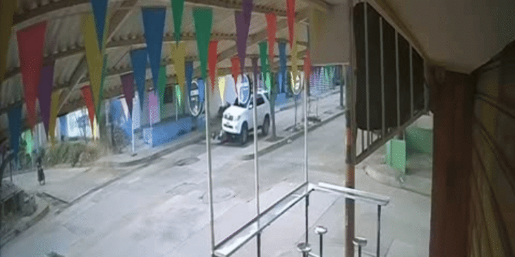 Continúa la imprudencia al conducir en Riohacha: dos personas arrolladas por una camioneta