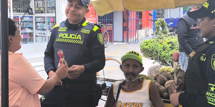 Policía conmemoró el Día de las Madres en Maicao con campaña preventiva por la seguridad y la convivencia