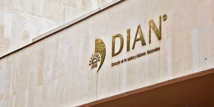 Sindicato denuncia despidos masivos en la Dian: más de 900 empleados ya fueron notificados