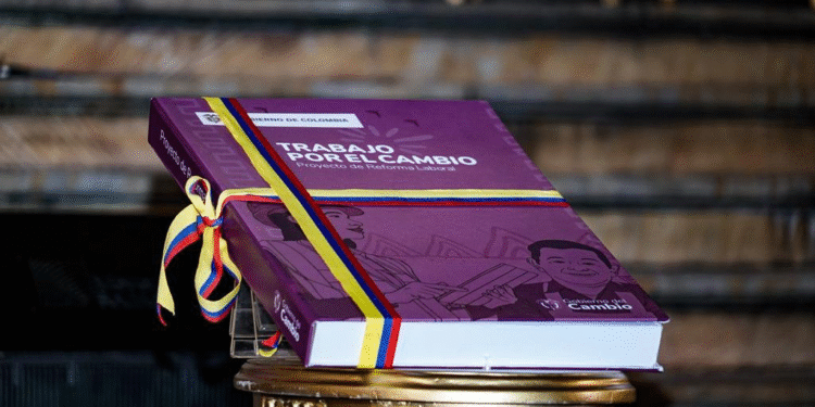 Pacto Histórico propone reforma laboral alternativa centrada en la dignidad del trabajador