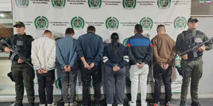 A prisión siete personas por secuestrar y abusar sexualmente a una mujer en Bogotá; uno de ellos es policía