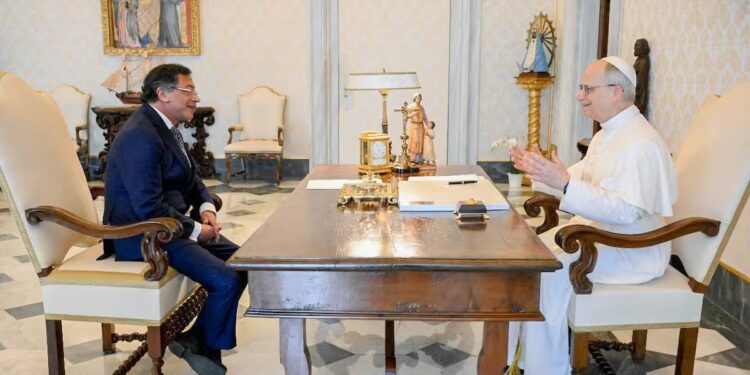 Presidente Petro plantea retomar negociaciones con el ELN y contempla al Vaticano como sede