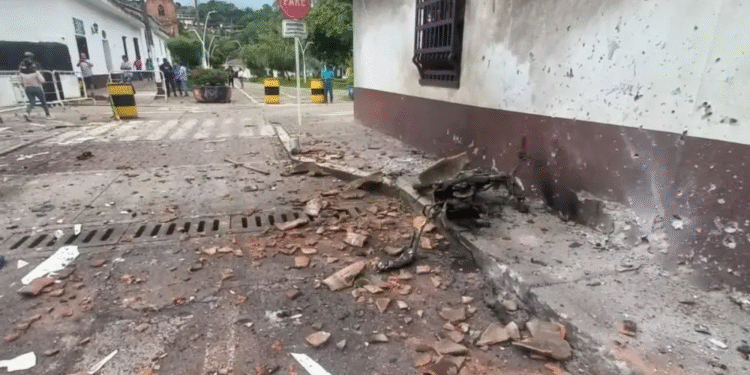Terror en Caloto: estalla motobomba cerca de estación de Policía y deja dos heridos