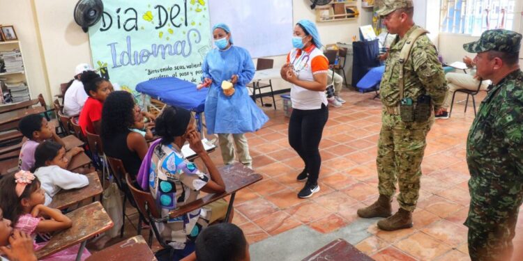 Ejército Nacional fortalece el tejido social con jornada de apoyo al desarrollo que benefició a más de 500 personas, en La Guajira