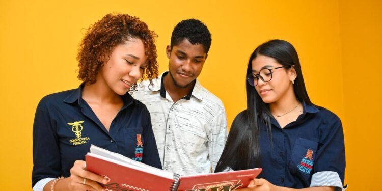 Uniguajira recibe visita con fines de Acreditación en Alta Calidad para el programa de Contaduría Pública