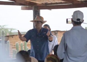 Comunidad de Las Piedras entrega lote al gobernador Aguilar para que Air-e construya la subestación