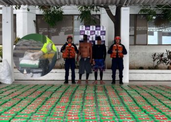 Incautan 511 de clorhidrato de cocaína y capturan a dos dominicanos a 35 millas náuticas en la Alta Guajira