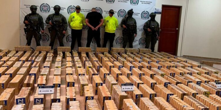 Golpe al narcotráfico: la Policía incauta más de dos toneladas de cocaína en aeropuerto de Armenia