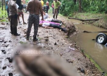Cinco personas fallecidas de un equipo de salud que cayó en una cuneta en zona rural de Dibulla