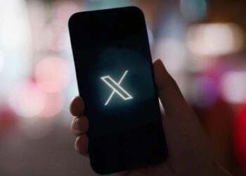 Trinocracia: cuando el país se gobierna desde X, las bodegas y los memes