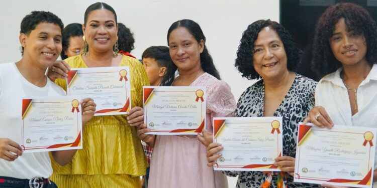 Más de 20 mujeres recibieron su certificación a través del proyecto “Mujeres detrás de cámara ”