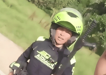 Destituyen e inhabilitan por 10 años a patrullera de la Policía por agresión a un ciudadano en Bogotá