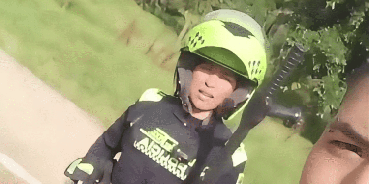 Destituyen e inhabilitan por 10 años a patrullera de la Policía por agresión a un ciudadano en Bogotá