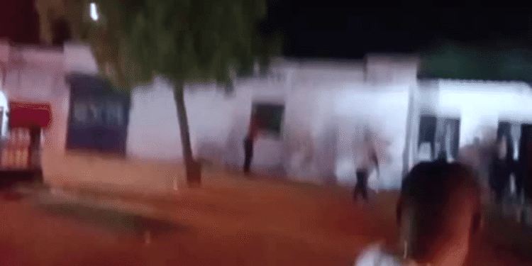 Noche de violencia en Manaure deja dos heridos a bala, capturas y disturbios