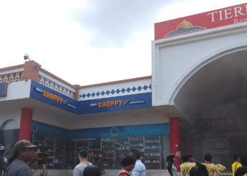 Incendio afecta locales de Tierra Santa frente al mercado nuevo de Riohacha