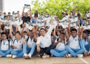 Barrancas da un paso hacia la educación digital: entregan más de 1.200 tablets a colegios oficiales