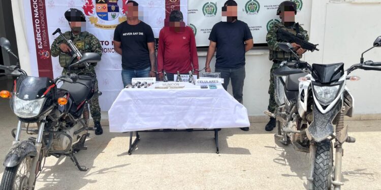 Ejército captura a tres presuntos integrantes del Clan del Golfo en zona rural de La Gloria, Cesar