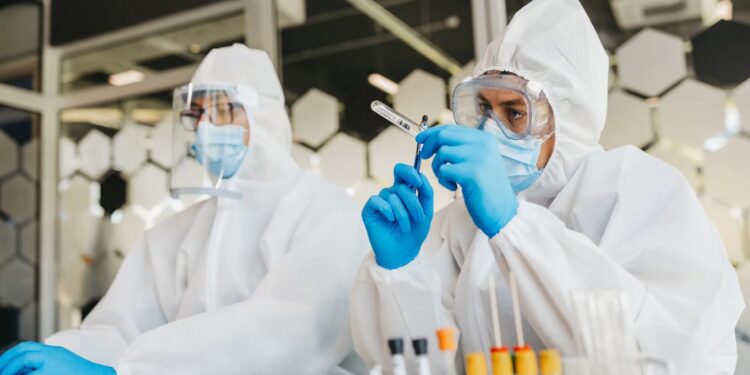 “Está a una pequeña mutación de desencadenar una nueva pandemia”: Científicos advierten sobre nuevo virus en China