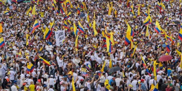 Democracia maltratada por intereses codiciosos es mal presagio