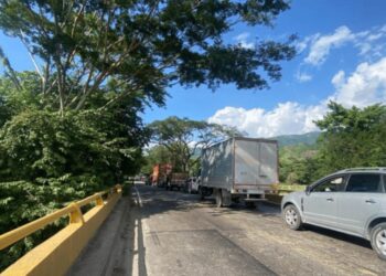 Comunidades de la Sierra Nevada inician bloqueo y paro indefinido en la Troncal de Oriente