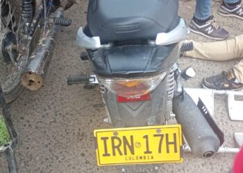 Choque entre motocicletas deja a una mujer herida en Fonseca