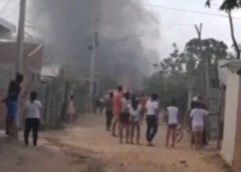 Al menos cinco viviendas humildes de una invasión en Fonseca se incendiaron dejando daños materiales