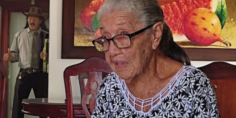 A su mamá la corona   de Rey Vallenato Vitalicio  para ‘Juancho’ Rois, le   llenó el corazón
