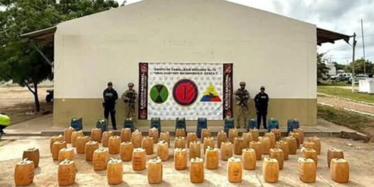 El Ejército y la Policía Nacional incautan hidrocarburo de contrabando en La Guajira