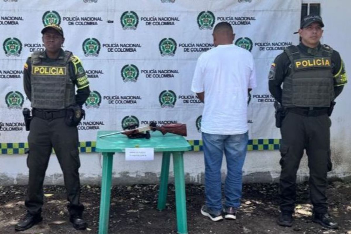 Capturan a hombre por porte ilegal de arma de fuego en la vía de ...