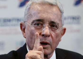Álvaro Uribe asegura que el juicio en su contra ha sido «inducido por el actual Gobierno»