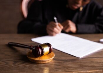 Procuraduría formula pliego de cargos a docente en Riohacha por presunto acoso sexual y hostigamiento contra dos alumnas