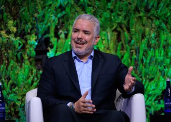 «Pasó de acusador a acusado sin razón legal»: Iván Duque denuncia «persecución política» contra Álvaro Uribe