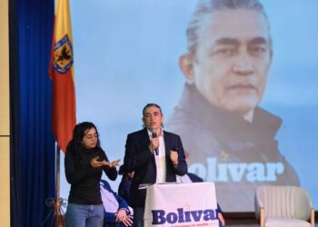 “Mientras no se legalicen las drogas, el narcotráfico no tendrá solución”: Gustavo Bolívar