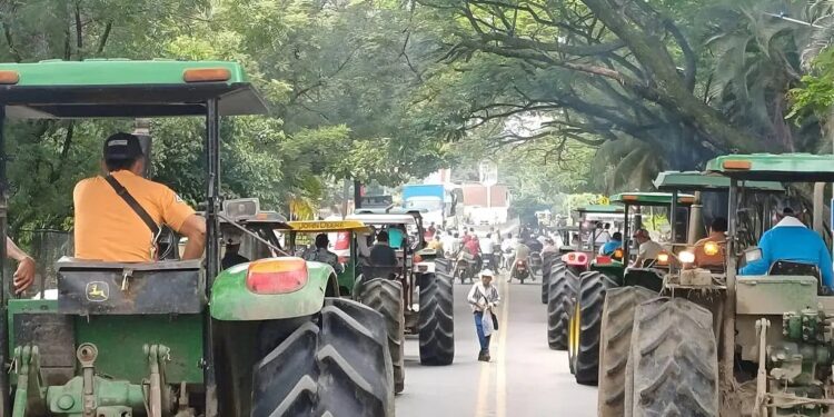 Inicia Paro Nacional Arrocero por incumplimientos del Gobierno; los bloqueos afectan a varias regiones del país