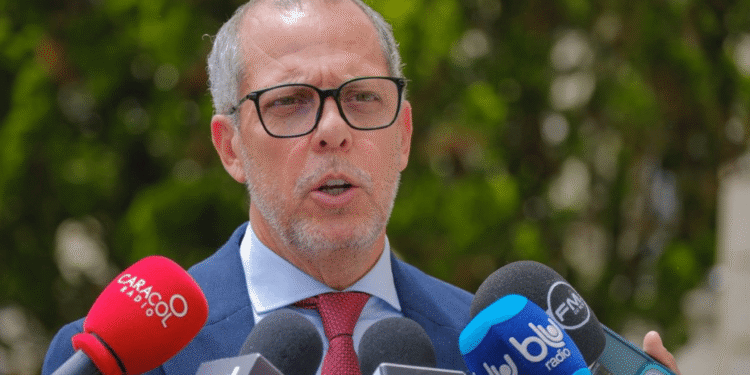 Gobierno alista firma con Portugal para nuevo modelo de pasaportes