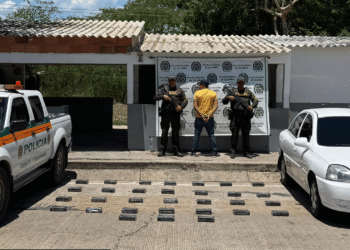 Capturan a hombre con 31 paquetes de cocaína ocultos en vehículo en la vía Distracción–Cuestecitas
