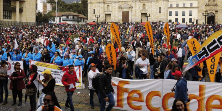 Distrito aplicará descuentos a docentes que protesten en horario escolar