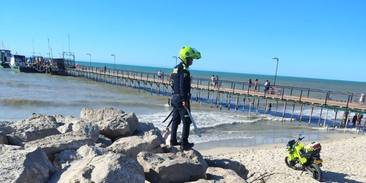 Menores armados protagonizan peleas en playas de Riohacha: Policía incautó machetes, cuchillos y navajas