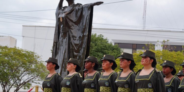 Homenaje a la identidad y el servicio: develan monumento a mujeres wayuú policías en La Guajira