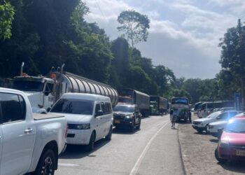 Bloqueo en la Troncal del Caribe colapsa la movilidad en el corredor vial