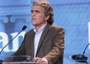 Sergio Fajardo lanza su candidatura presidencial y se presenta como alternativa ante la crisis nacional