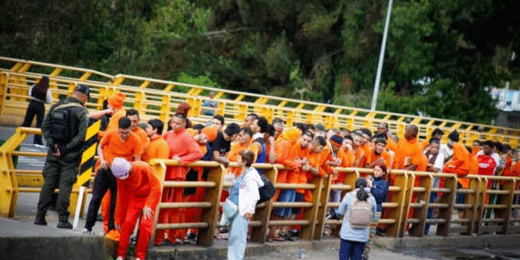 Autoridades en alerta por llegada masiva de deportados desde Ecuador a Cali